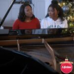 Naturi Naughton Instagram - Hope y’all enjoy the encore presentation of Kirk Franklin’s #TheNightBeforeChristmas @lifetimetv on NOW! This moment singing with the talented @loreaturner gets me every time!🥲 #ForeverFriends ❤️🙏🏾🎄 #MerryChristmas #HappyHolidays #2023 is about to be 🔥🔥🔥🔥