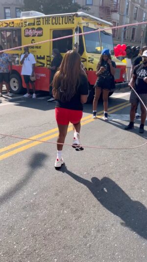 Naturi Naughton Instagram - @sluttyveganatl Grand Opening in Brooklyn was a whooole vibe! I haven’t jumped Double Dutch rope in YEARS  but for those who don’t know, I was something like a #DoubleDutch Champ in my East Orange, NJ streets as a kid! 😂 It felt so good to jump again! Thx @elitebklynjumpers for letting me jump ALL DAY! 🙏🏾 I needed this! Thx @pinky907 for having us! ❤️