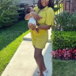 Naturi Naughton Instagram - Not bad for a #NewMommy of 2! #BabyTru is a dream come true! 💚 💛 #MommyLife #6weekspostpartum #FeelGoodLookGood #WearingActualClothesNow #PajamasBeGone 😂 📸: Hubby 😘 Brooklyn, New York
