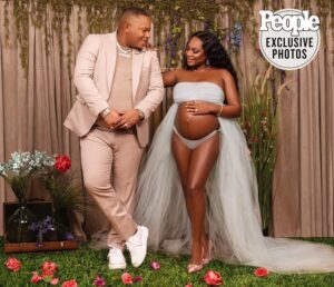 Naturi Naughton Instagram - Pregnancy got me feeling Sexyyy AF! 😜🔥 #BabyLewis 
Baby Daddy: @twolewis_ 
Exclusive @people (link in bio)🙏🏾 
📸: @islandboiphotography 
Creative Director/Hair: @touched_by_tiff 
Makeup: @camaraaunique
Stylist: @iamhdiddy
Designer: @priddnewyork 
My assistant: @ms_shelly