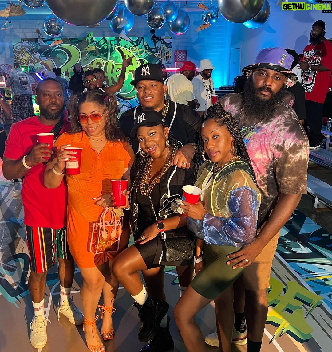 Naturi Naughton Instagram - The Real OGs! #MeandMyHusband 🔥#Dopest90sPartyIveEverBeenTo #Blackexcellence #couplestrip2022 #IDancedMyA$$Off #BadBoyyyyy