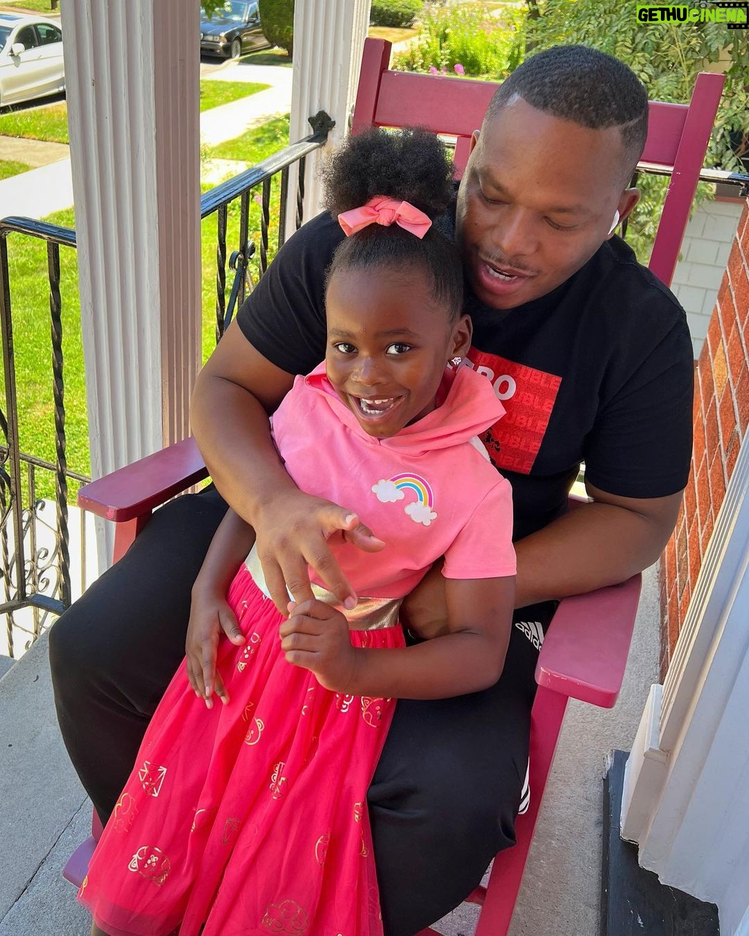 Naturi Naughton Instagram - A Perfect Saturday!💜#family #BabyZuri #BestHusbandEver #GodIThankYou