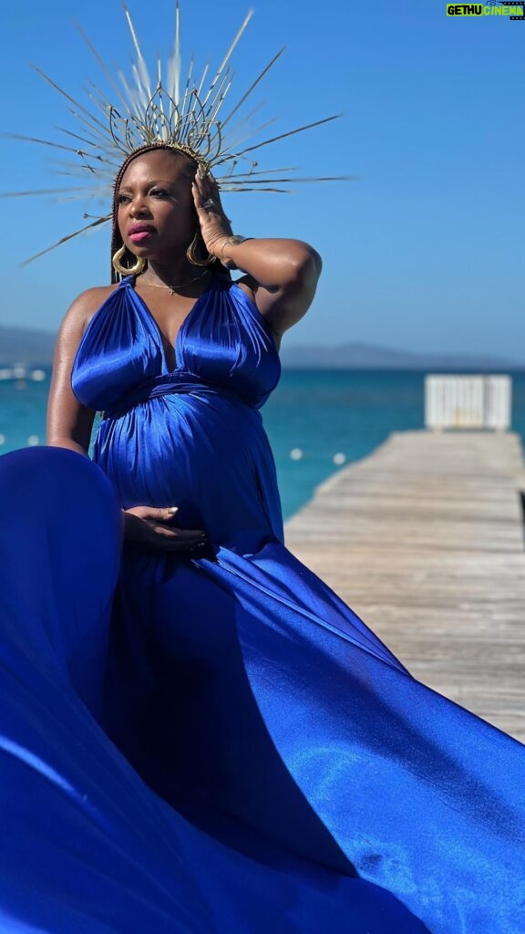 Naturi Naughton Instagram - The #Babymoon in #Jamaica was EVERYTHING!🔥 🇯🇲 Thank you Husband for the lovely surprise!💙 And for all those who were trying to figure out if my belly looked high or low or was my nose changing etc, now you know…ITS A BOY!! And the Glow is REAL! 💙☀️ Shout out to @notjustagetaway for helping us plan the perfect BabyMoon trip! Photoshoot pics 📸 @damorrisonphotography 👗 & creative direction: @herdressjamaica #LittleTwoToo coming soon! #babylewis #GodIThankYou 🙌🏾💙