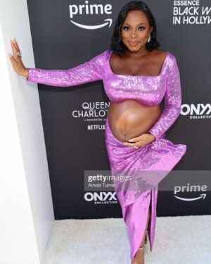 Naturi Naughton Instagram - Me & my plus 1 💜😜Thank you @essence #BWIH Today was Soo much fun! Swipe ➡️ to see how much of a family reunion it was! #blackexcellence 
Thx glam squad: 
@camaraaunique 💄
@joshandhair 💇🏾‍♀️
@iamhdiddy style
@jaellofficial designer (custom dress)
@jsew1119 alterations