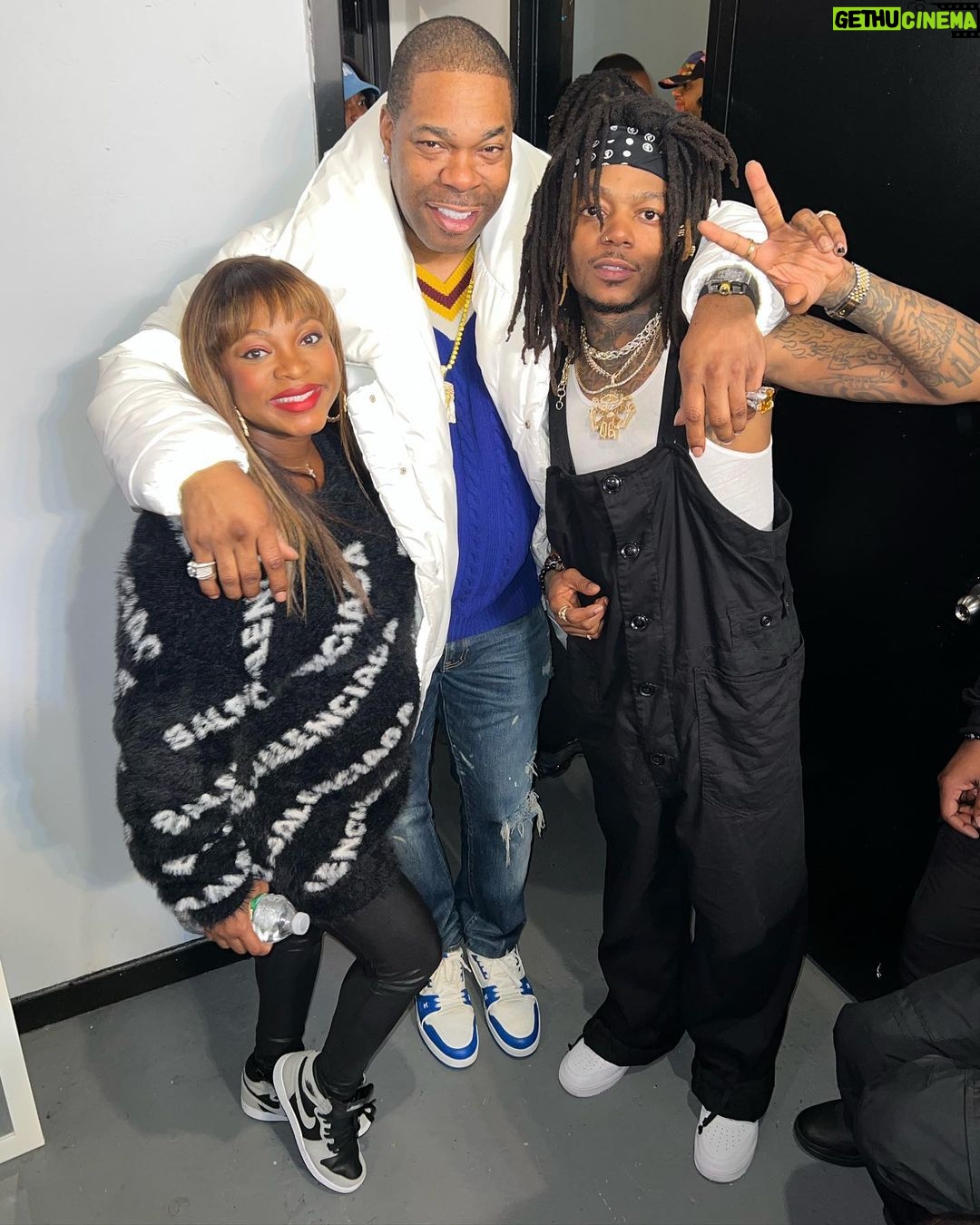 Naturi Naughton Instagram - That time I saw @jidsv LIGHT UP the NY stage & then met my birthday twin, the incomparable @bustarhymes backstage!#may20th is a special day! 😜🔥 it was so much love in the room! 🖤Yoo, #JID you a BEAST! You got the light!🌟 thx husband 4 a great night out! #latergram #nyc