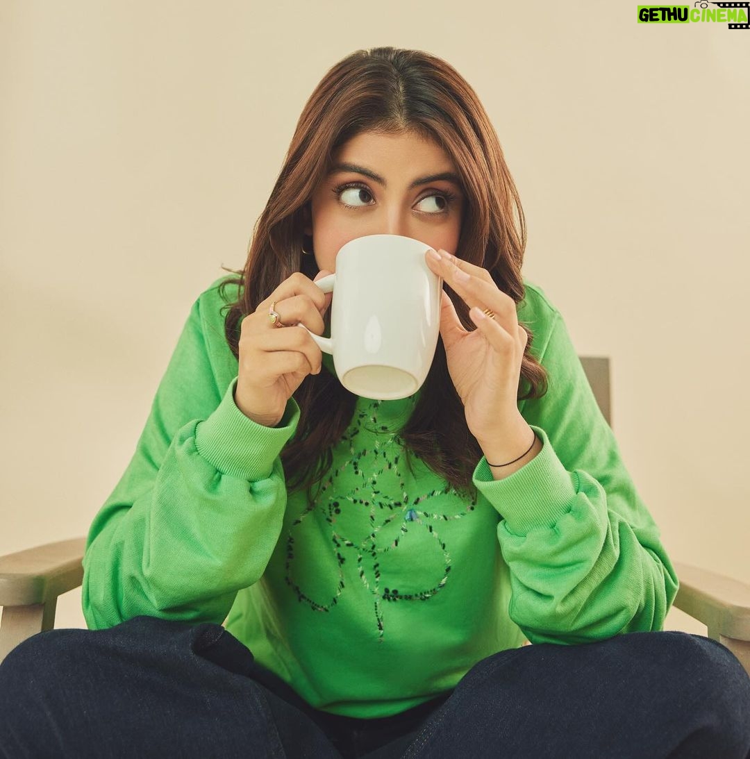 Navya Naveli Nanda Instagram - Bringing you all the tea (and coffee) on @wthn_official S2! 💚 Tune in now now now 🎙️