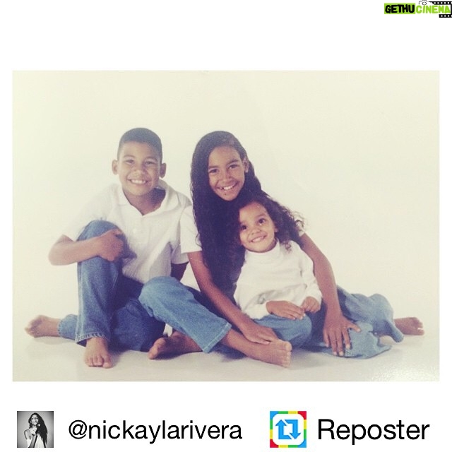 Naya Rivera Instagram - Repost from @nickaylarivera MERRY CHRISTMAS!! From my family to yours. | 💘 @nayarivera @mychalrivera #TBT #MerryChristmas #WhiteTees