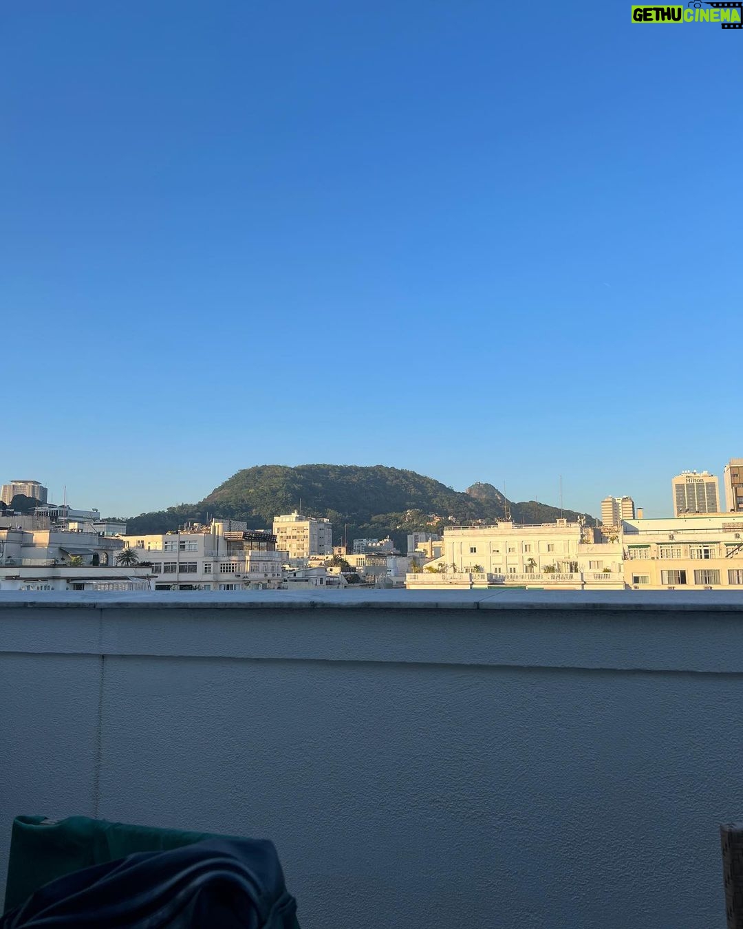 Ncuti Gatwa Instagram - My job. Is actually just beach 🏝️👱🏿♂️ But I have no pictures of the beach or Christ the redeemer.. you know you’ve had a time when there’s hardly any pictures for a decent dump. Rio. Obrigado. The most beautiful city with the most beautiful people filled with thee MOST beautiful hearts. 🫶🏾🇧🇷 Also shout out to @belmondcopacabanapalace the staff there!!! My god. Angels every single one of them. The managing team defo need to add a wee bump to their next pay packet☝🏾 Rio de Janeiro