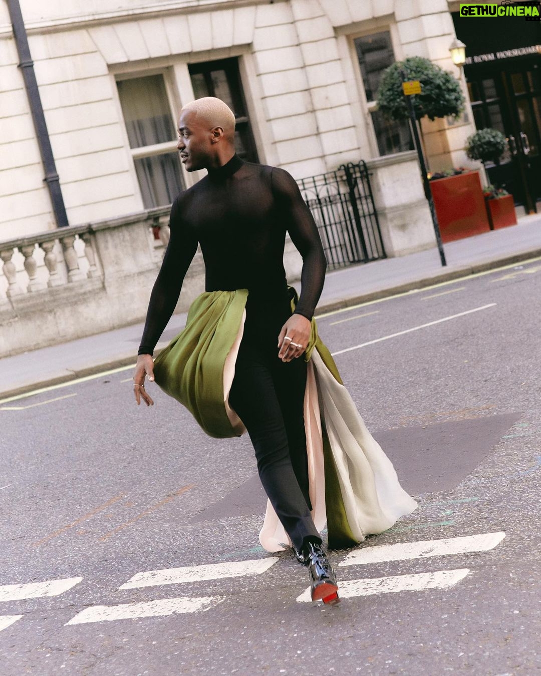 Ncuti Gatwa Instagram - @britishvogue x @voguemagazine Thank you for the most exquisite evening at Vogue World. Fashion, opera, dance and theatre performed to the highest of abilities in one night. Whew. Twas truly a sight to behold. @edward_enninful #AnnaWintour and the entire team at Vogue thank you endlessly. This was a night to remember and I feel giddy with luck to have witnessed it. My head also hurts thinking about the planning logistics of it all…But bloody hell you guys throw a good party!! Special thanks to @burcakyol ….for the most beautiful creation. And my @tiffanyandco fam for the stunning pieces💎 Wearing @burcakyol Rings @tiffanyandco Shoes @louboutinworld Hair @chris7_okonta Skin @keshiaeast_ Styled by THEE @felicitykay Assistanted by @ivoryandonyx @mariangelaoorlando Photographer @hannah.cosgrove London, United Kingdom