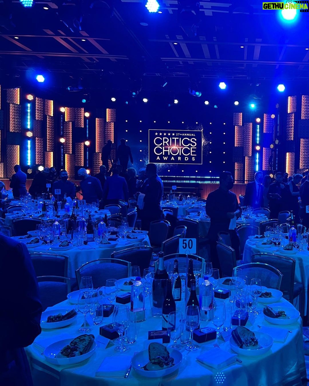 Ncuti Gatwa Instagram - ✨critics choice✨ twas such an honour to be nominated and attend over the weekend. Thank you @criticschoice Wearing @dior and @boucheron and feeling like a very lucky boy 💎 Styled by my fashion godmother @felicitykay 💛 Los Angeles, California