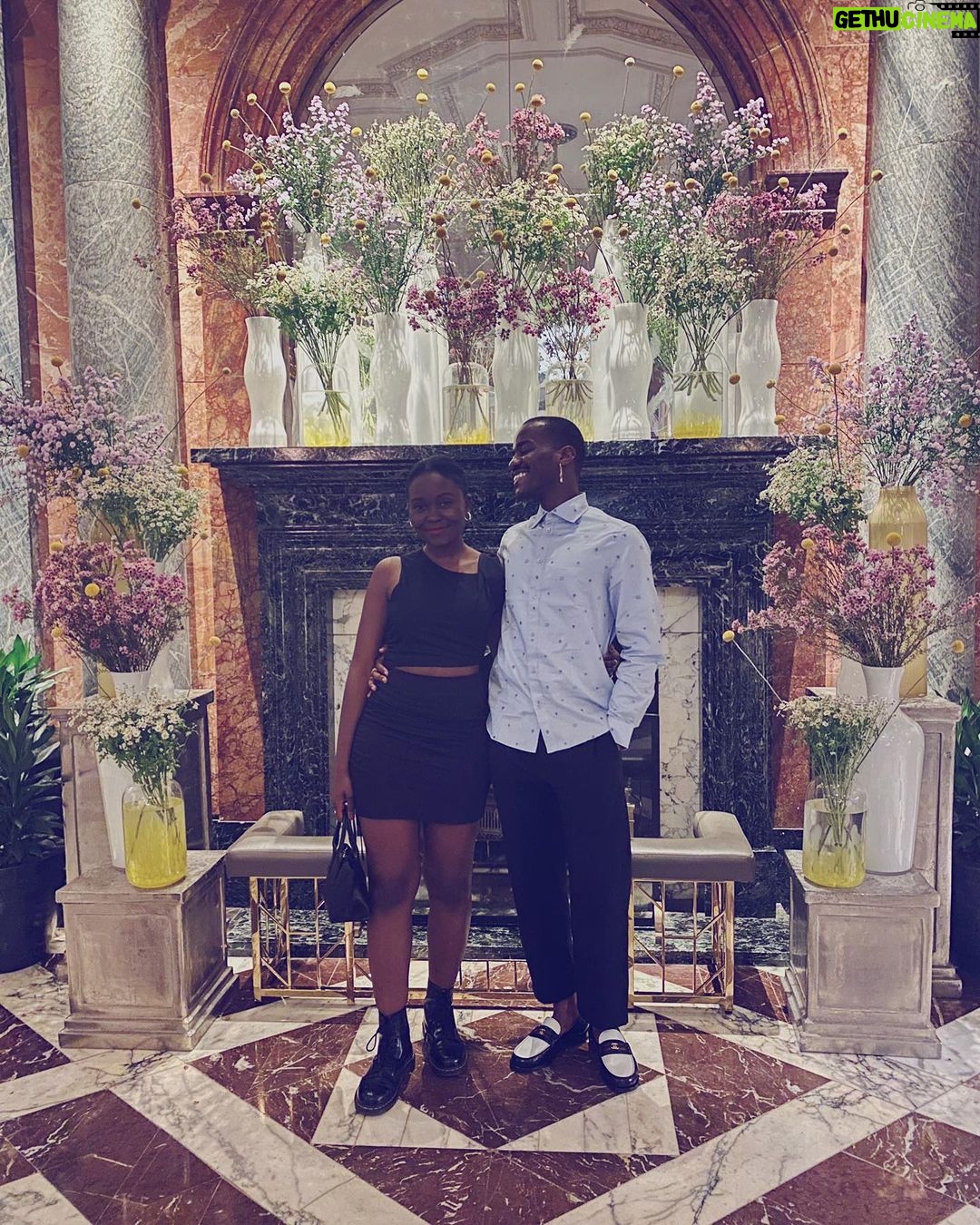 Ncuti Gatwa Instagram - Leo, Libra vibes never miss @runyararo_m ♌️♎️ Mandarin Oriental Hyde Park, London