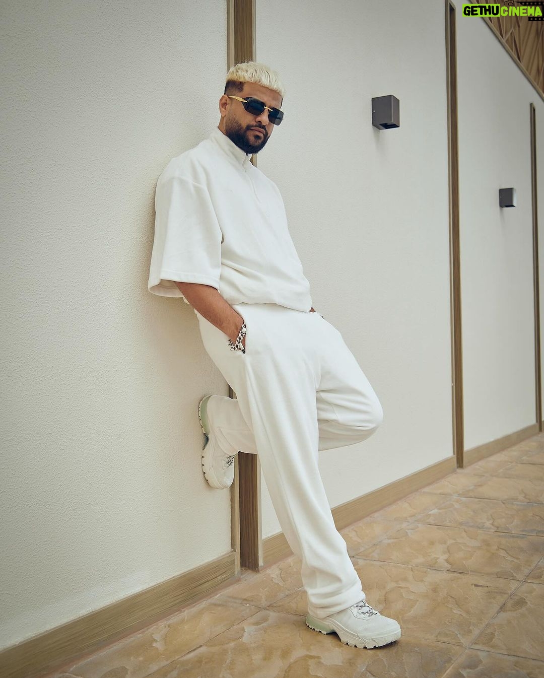 Neeraj Madhav Instagram - No stylist 🚫🪩 #bleachandwhite #albummode💽