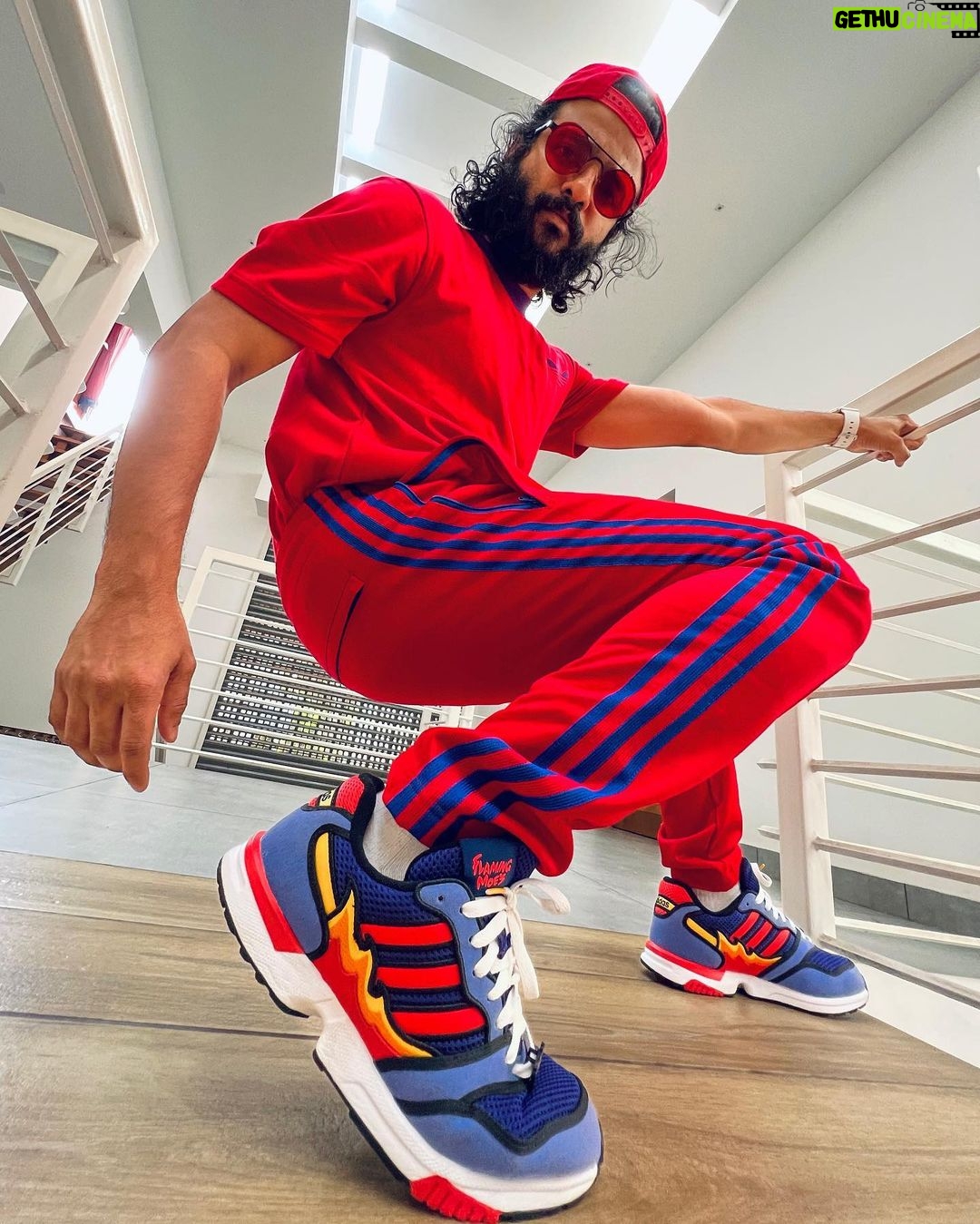 Neeraj Madhav Instagram - Red & blue stripes ||| 🌊🔥 #flamingmoes #outfitoftheday #selfstyled