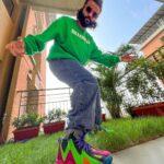 Neeraj Madhav Instagram - “Pop that green & add some pink, Dab with yellow & add blue ink “🤌🏽 🟢🟣🟡🔵 #whoaskedforcolor #outfitoftheday #selfstyled