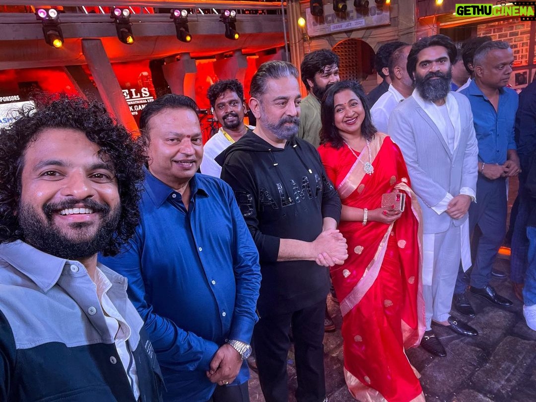 Neeraj Madhav Instagram - Priceless moment At #VTK audio launch ! Thank you @gauthamvasudevmenon & @dr.isharik.ganesh for giving me this opportunity. Couldn’t have asked for a better launch pad in Tamil ! Can’t wait for y’all to watch this movie! #sept15 #venthuthaninthathukaadu