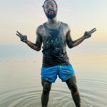 Neeraj Madhav Instagram - #MudBath Apparently Dead Sea mud acts as a detoxifier, cleansing the skin, and removing impurities from the pores. So didn’t think twice, just went for the mud bath 🛀 📸 @sarayu_mohan Dead Sea, Israel