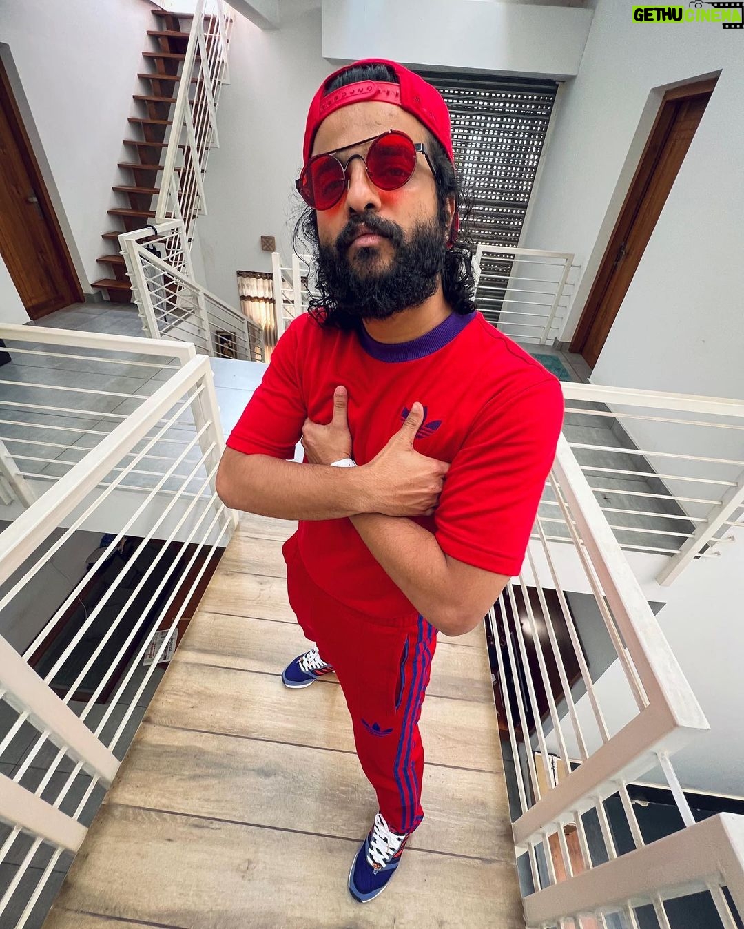 Neeraj Madhav Instagram - Red & blue stripes ||| 🌊🔥 #flamingmoes #outfitoftheday #selfstyled