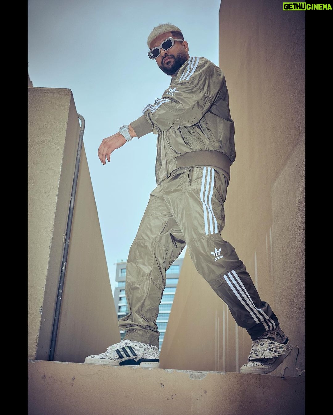 Neeraj Madhav Instagram - #moneywings 💸