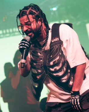 Neeraj Madhav Instagram - Left or right ? 
#cornrows or #boxbraids
