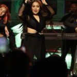 Neha Kakkar Instagram - #Dilbar at #NehaKakkarLive 🖤 Choreography: @alishasingh.official Shot by @themediatronic Lights: @jasangatsonpal Visuals: @rinkeshmakwana
