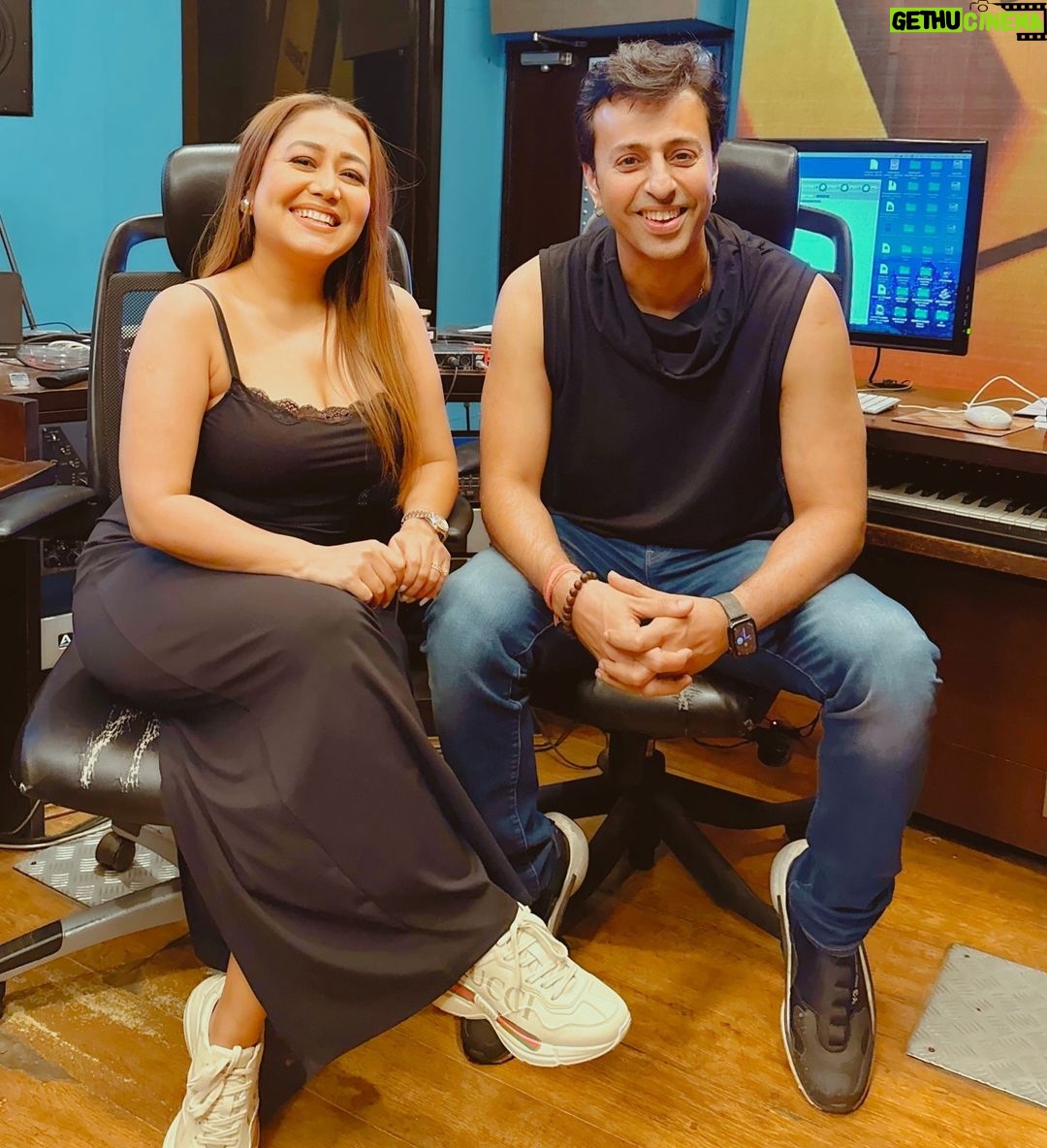 Neha Kakkar Instagram - We just recorded a song for a film thatโs a total banger ๐๐ฅ @nehakakkar is an absolute fire cracker in the studio. So excited for all of you to check this out ๐ #nehakakkar #salimsulaiman #salimmerchant