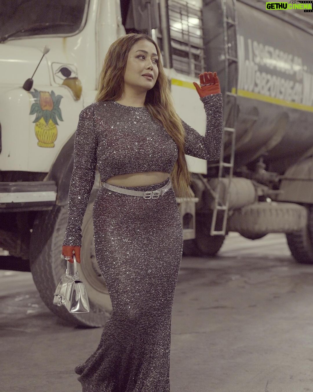 Neha Kakkar Instagram - Love styling myself specially when these looks come out so well! Wearing #Balenciaga 🖤 Jio World Convention Centre