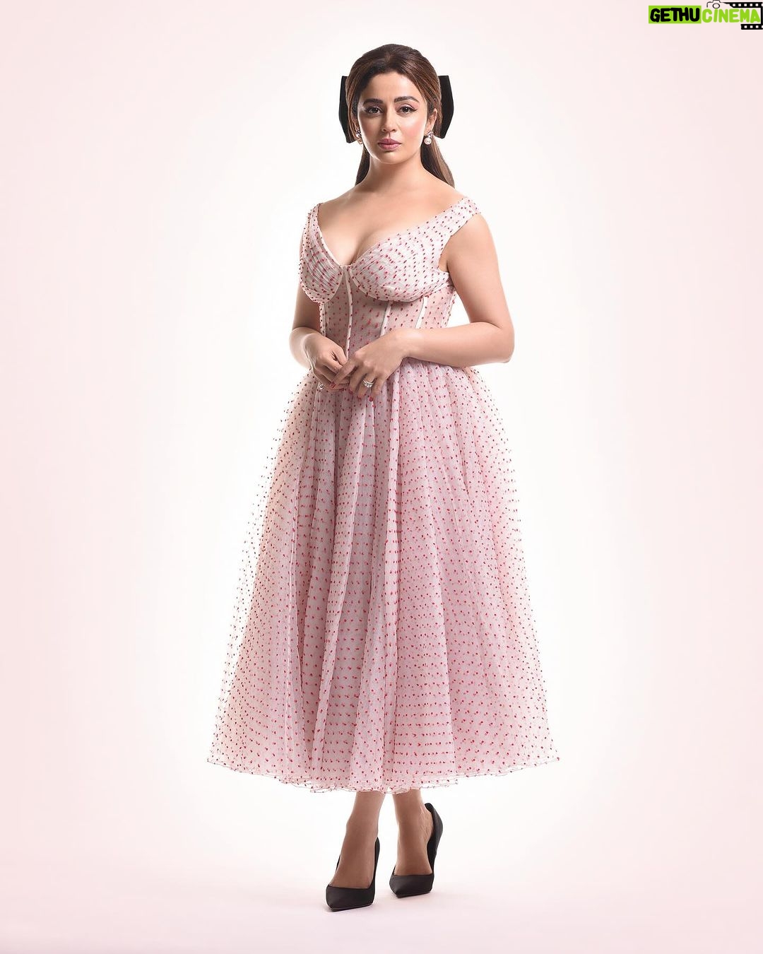 Neha Pendse - 307.5K Likes - I believe in fairytales ✨
Dress @gauriandnainika
MUH @malcolm_m_fernandes @nilampatel12
Jewels @sorayaajewels_
Stylist @nehachaudhary_
Clicked @mayurnarangikar
Managed by @brewbackersmedia
