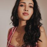 Neha Shetty Instagram - 🎀 📸 @arifminhaz Styled by @jukalker Styling team @pratimajukalkar Outfit @charuandvasundhara Jewellery @karnikajewelshyd Makeup & Hair @makeupbymadhushreeganapathy @durgarao_kvv