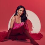 Neha Shetty Instagram - What jhumka ? 💥 📸 @arifminhaz Styling: @jukalker Styling team : @pratimajukalkar Outfit: @pinkcitybysarika @dipublicrelations Jewellery: @abhilasha_pret_jewelry MUA : @makeupbymadhushreeganapathy @durgarao_kvv