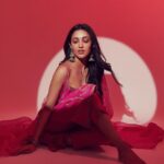 Neha Shetty Instagram - What jhumka ? 💥 📸 @arifminhaz Styling: @jukalker Styling team : @pratimajukalkar Outfit: @pinkcitybysarika @dipublicrelations Jewellery: @abhilasha_pret_jewelry MUA : @makeupbymadhushreeganapathy @durgarao_kvv
