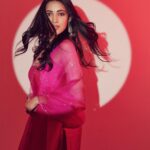 Neha Shetty Instagram - What jhumka ? 💥 📸 @arifminhaz Styling: @jukalker Styling team : @pratimajukalkar Outfit: @pinkcitybysarika @dipublicrelations Jewellery: @abhilasha_pret_jewelry MUA : @makeupbymadhushreeganapathy @durgarao_kvv
