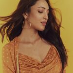 Neha Shetty Instagram - C you on the citrusy side 🍊 📸 @arifminhaz Styled by @jukalker Styling team @pratimajukalkar Outfit @vasavishahlabel via @auorstudio Earrings @radhikaagrawalstudio Makeup & Hair @makeupbymadhushreeganapathy @durgarao_kvv