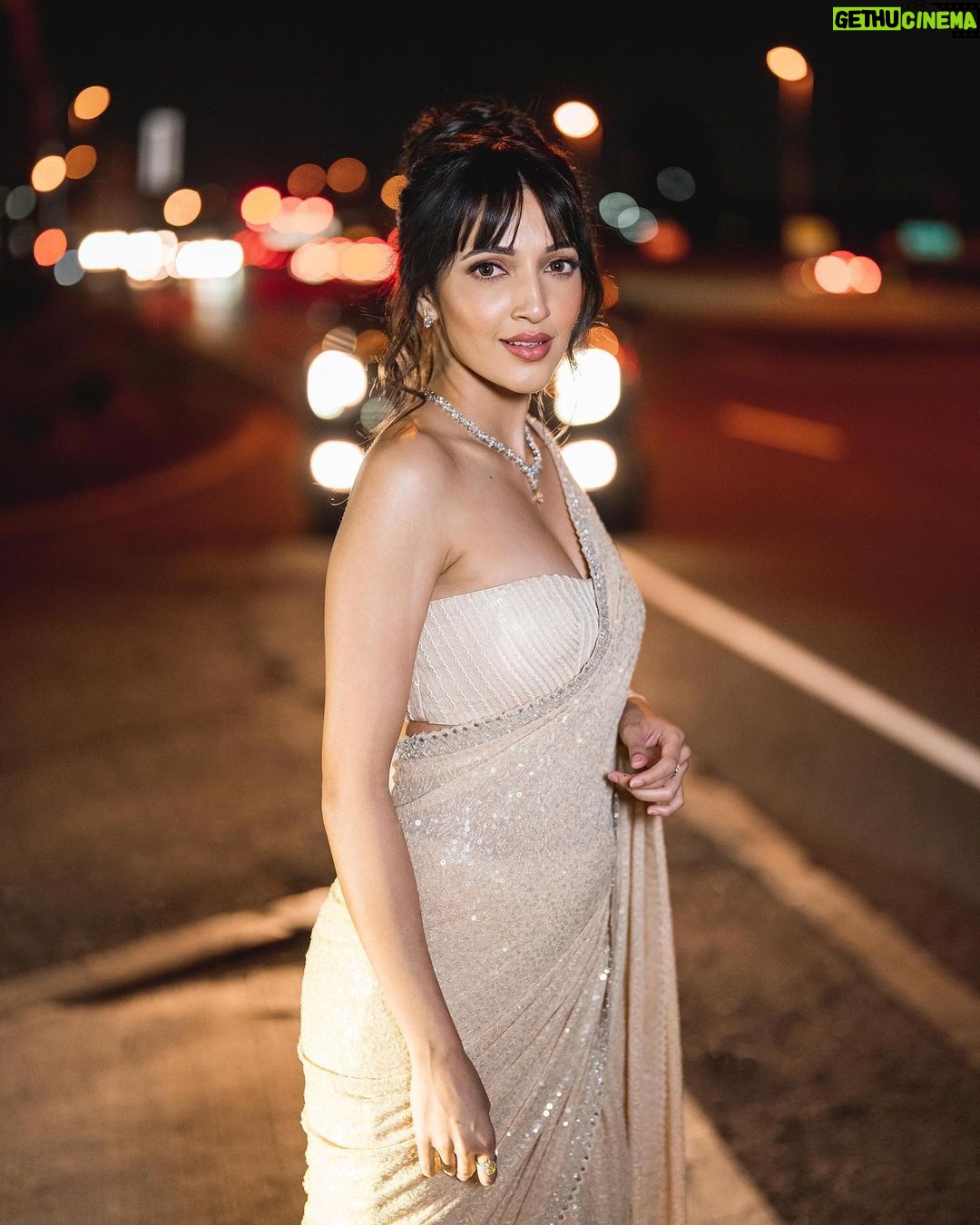 Neha Shetty Instagram - Allow me to reintroduce myself ;) Styled by @jukalker Styling team @pratimajukalker Saree @sawangandhiofficial Jewellery @karnikajewelshyd Makeup & Hair @iamkanwalbatool Photographer @johnmartinproductions New Jersey
