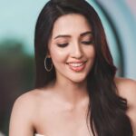 Neha Shetty Instagram - Just got this royal surprise from Santoor Royal Sandal! 🥰నిజమైన గంధపు నూనె మరియు గంధపు పొడి యొక్క ద్వంద్వ శక్తితో, నా చర్మం మృదువుగా, ప్రకాశవంతంగా మరియు స్వచ్ఛమైన గంధపు సువాసనతో మిగిలిపోయింది! Thank You @santoorstayyoung for this beautiful hamper! Do try the Santoor Royal Sandal today! Makeup - @makeupby_prarthana Hair - @durgarao_kvv #RoyalSandal #RealSandalwood #UnboxRealSandalwood #unwrapluxury