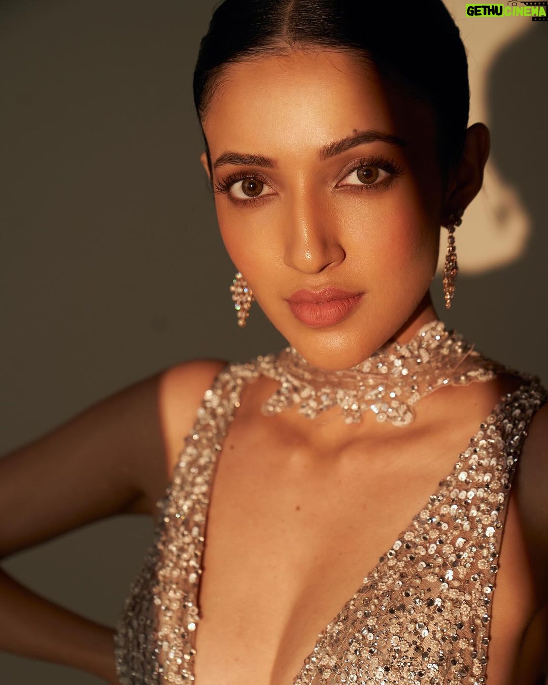 Neha Shetty Instagram - A diamond in the rough. Stylist : @jukalker Styling team : @pratimajukalkar Outfit : @dollyjstudio Jewellery: @tritiyaa.jewellery Makeup : @nehabagga21 Hairstylist: @crafted_hair_by_her Photography team: @ishan.n.giri @louis_prashanth @__va_ish_nav__