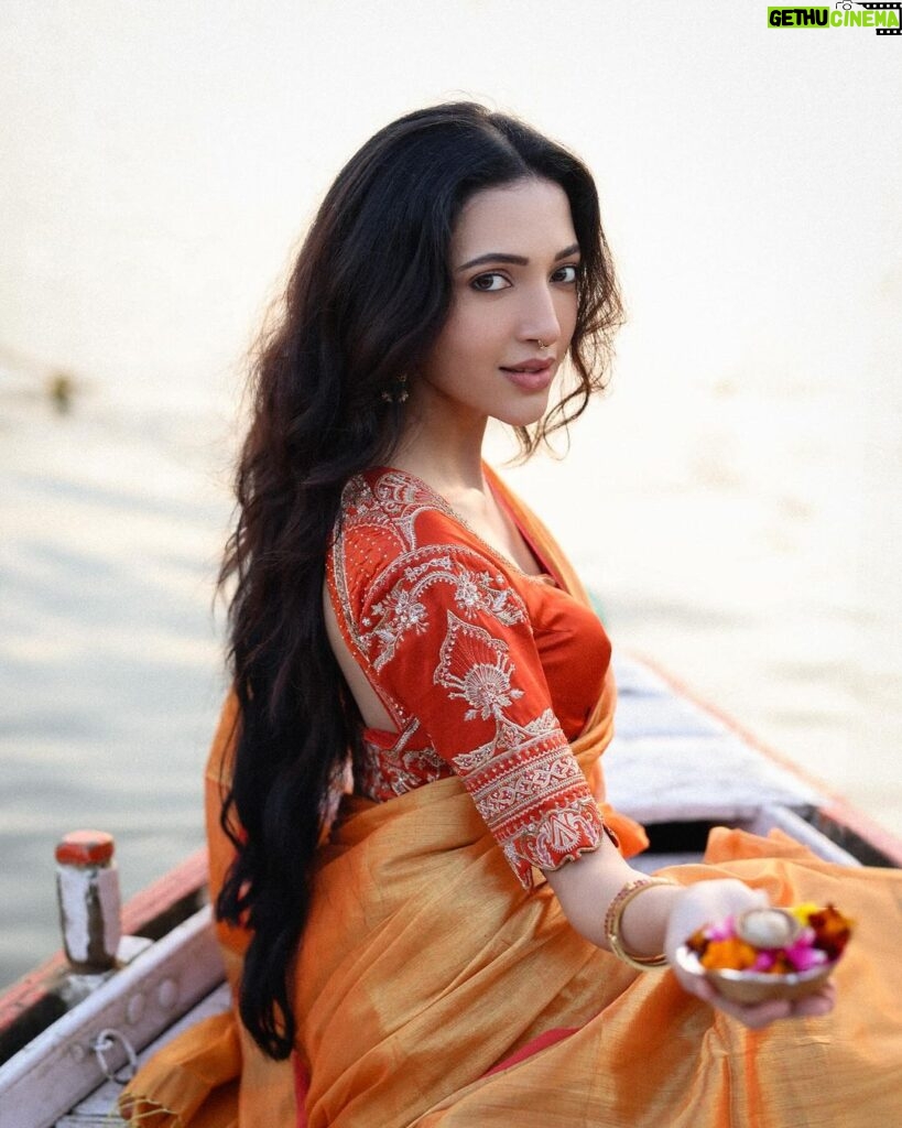Neha Shetty Instagram - Wrapped in elegance, draped in tradition. Varanasi : City of Ghats & Temples