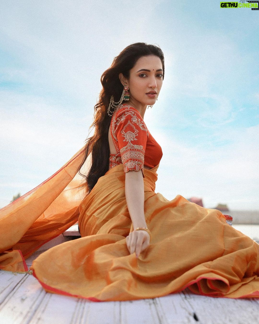 Neha Shetty Instagram - Wrapped in elegance, draped in tradition. Varanasi : City of Ghats & Temples