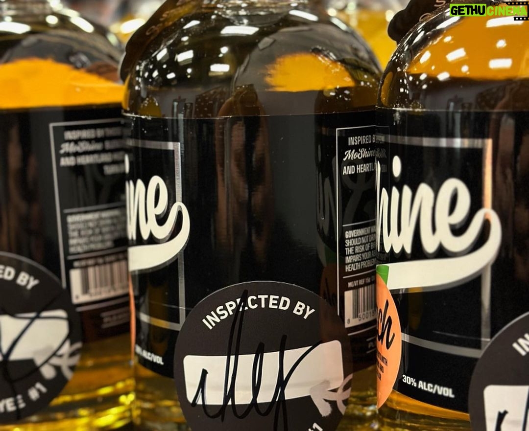 Nelly Instagram - Shoutout to ATL we tapped in!!!!! @drinkmoshine we pouring if you sippen!!!!!