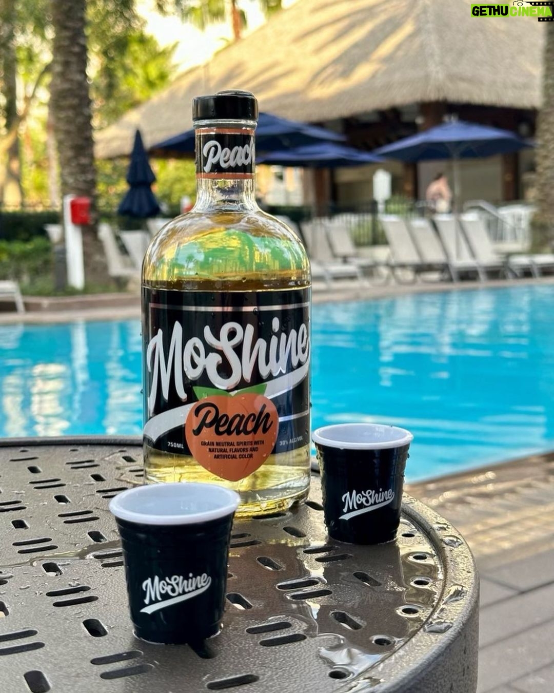 Nelly Instagram - We bringing our weekend in wit a “lil MoShine” how you starting yo weekend off!!! #DerrtyEnt
