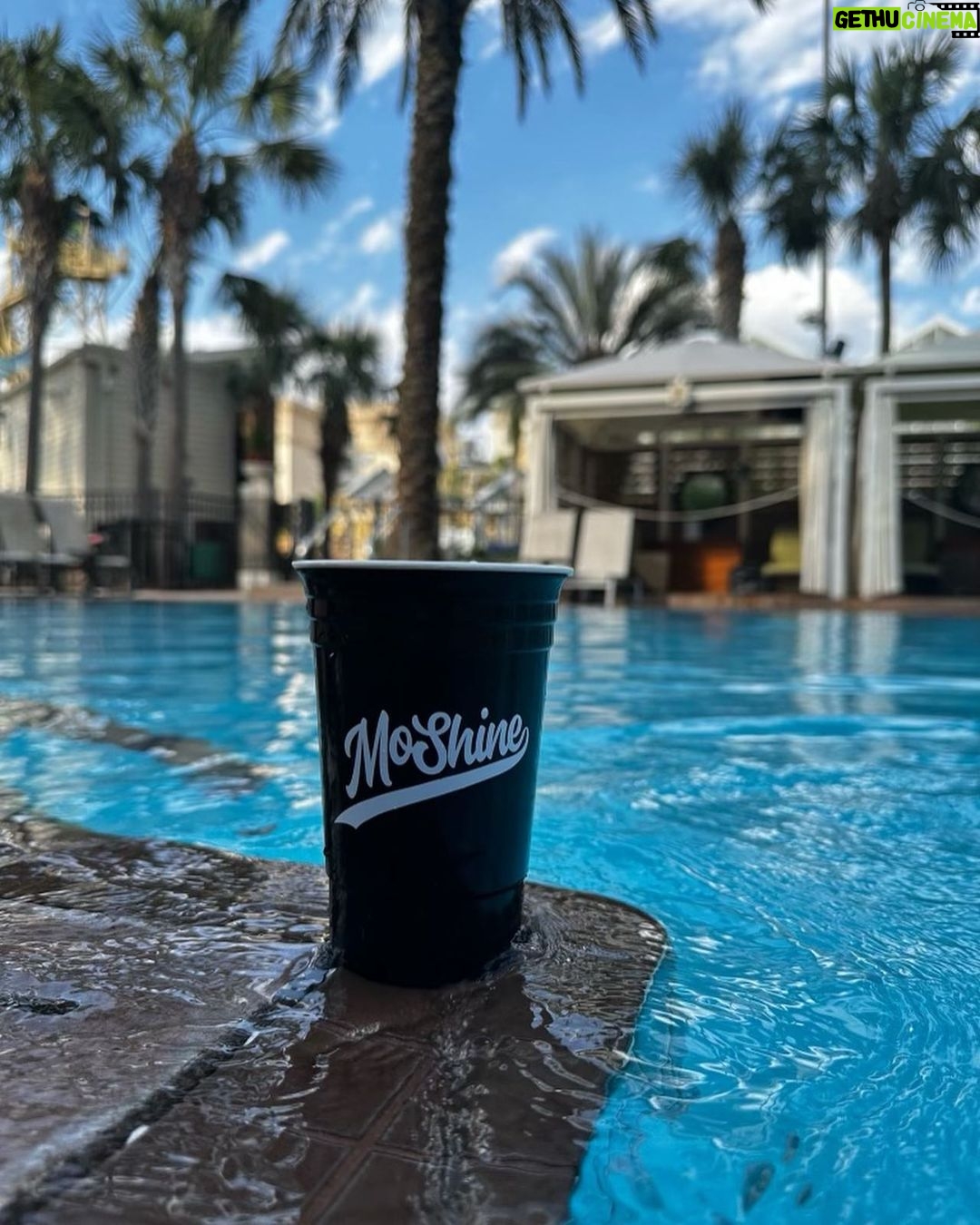 Nelly Instagram - We bringing our weekend in wit a “lil MoShine” how you starting yo weekend off!!! #DerrtyEnt