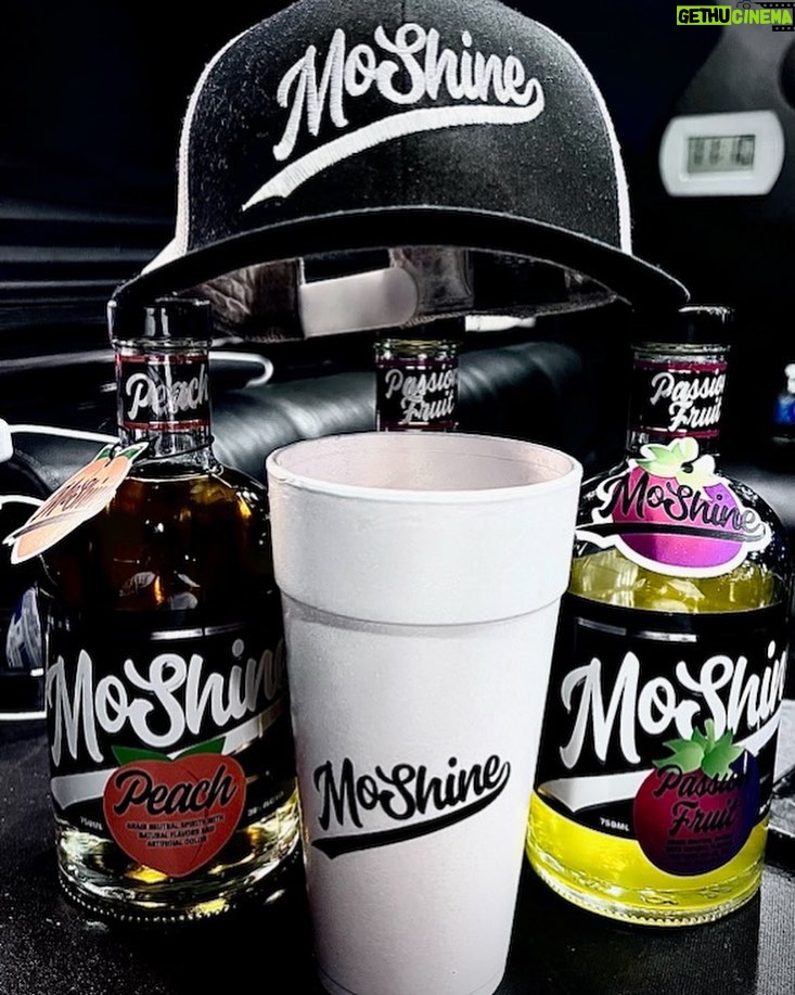 Nelly Instagram - @drinkmoshine ..!!!! WE ⬆️⬆️⬆️⬆️