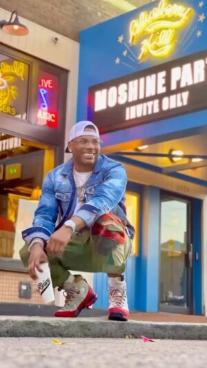 Nelly Instagram - Get a lil taste…. Drink a lil Mo…. It’s time to shine!!! @drinkmoshine #DerrtyYear