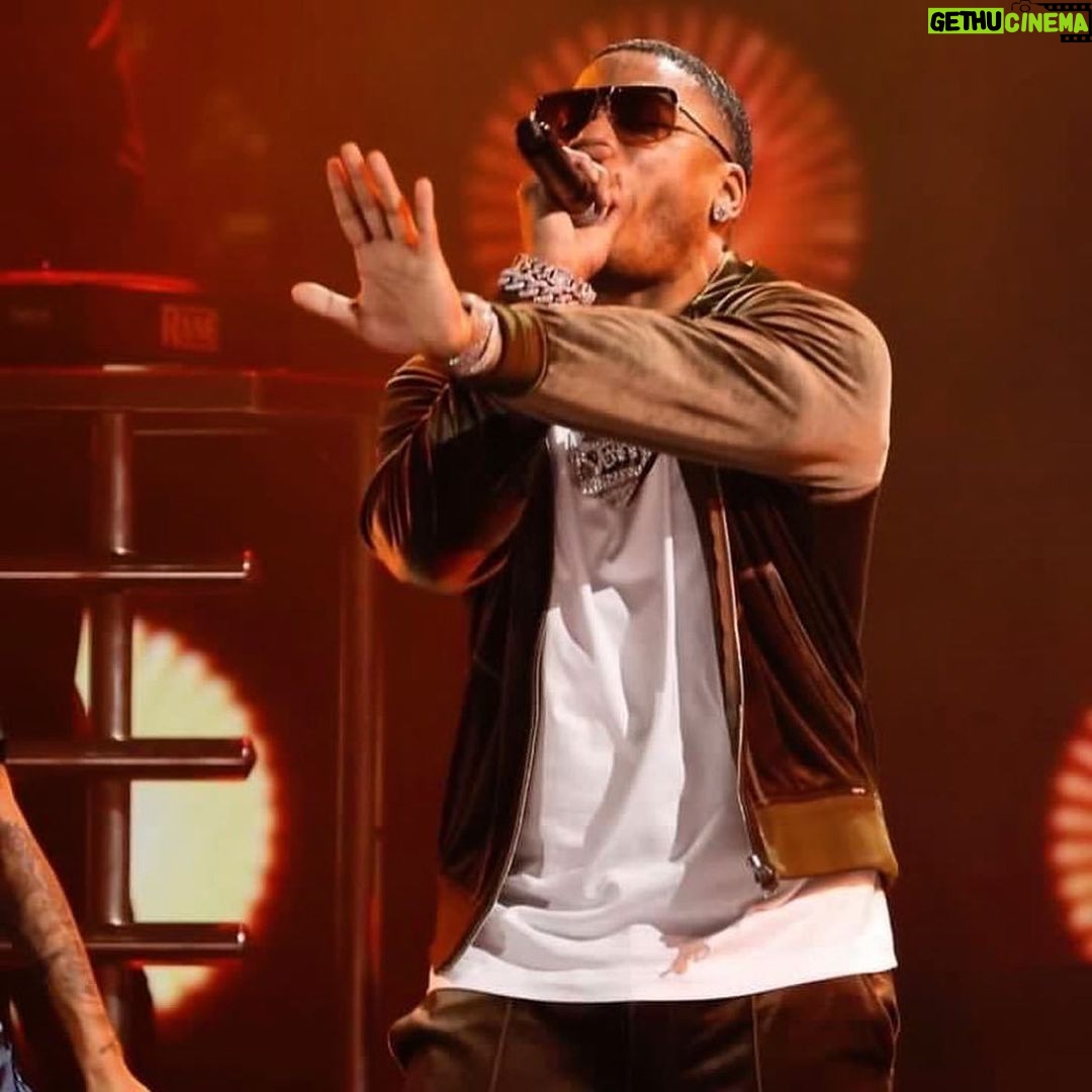 Nelly Instagram - #hiphop50thanniversary ..!!! GRAMMYS edition…!!! ⬆️⬆️⬆️⬆️⬆️ @tomford velour ..!!!!!