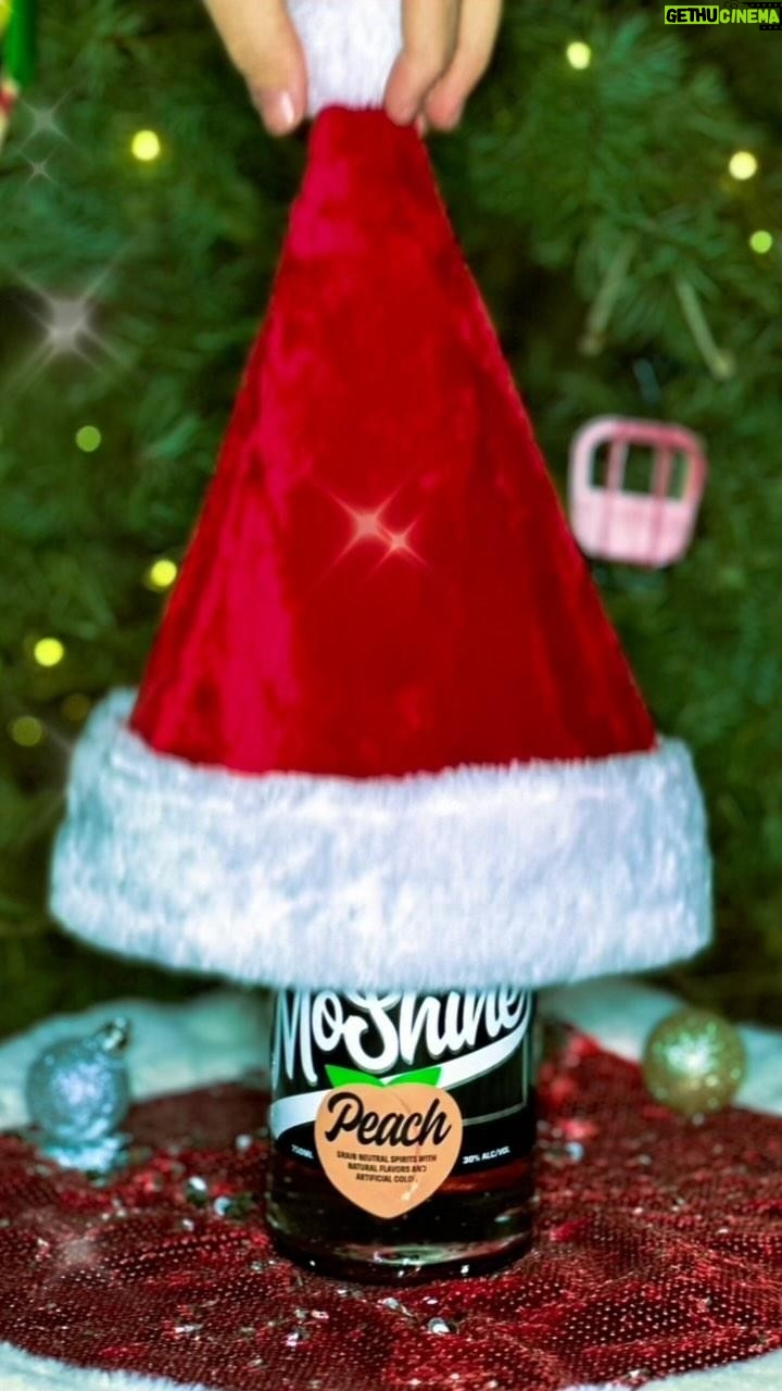 Nelly Instagram - sleigh bells ring, are you sippin? 🍑 STL