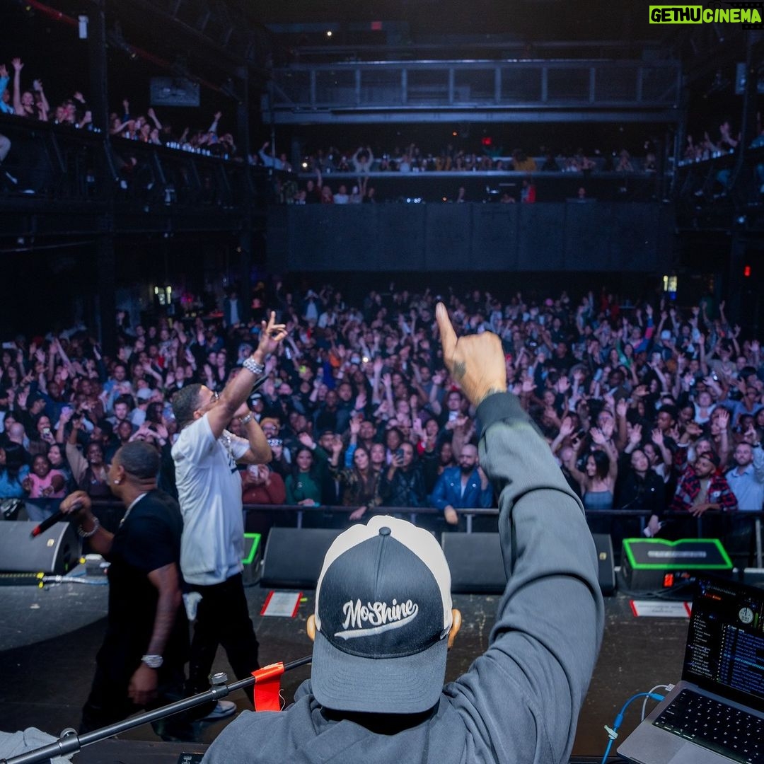 Nelly Instagram - Thankful for my fans, my friends, my crew, my family. Thankful for your support of my music and bringing @drinkmoshine to 32 states. #DerrtyYear