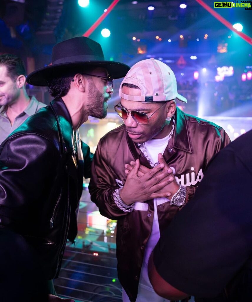 Nelly Instagram - Thank You Orlando!! @drinkmoshine #DerrtyYear