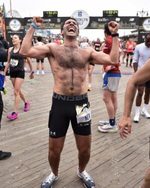 Nev Schulman Instagram - That finish line feeling 🏁