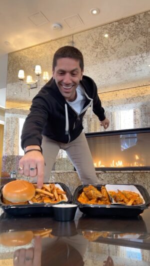 Nev Schulman Instagram - Hungry? 🤤 The Wingstop Hot Box 💨 has you covered.  Get yours for a limited time only from 4/20-4/23 @wingstop 🍗

#WingstopAd #Wingstophotbox #420 #Sponsored