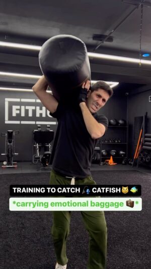 Nev Schulman Instagram - It’s a tough job, but somebody’s gotta do it.
All new season of 🧢🐠 starts 2/28 @ 8/7c.