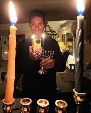Nev Schulman Instagram - Sending love and light to you and yours this holiday season 💙 #HappyHanukkah